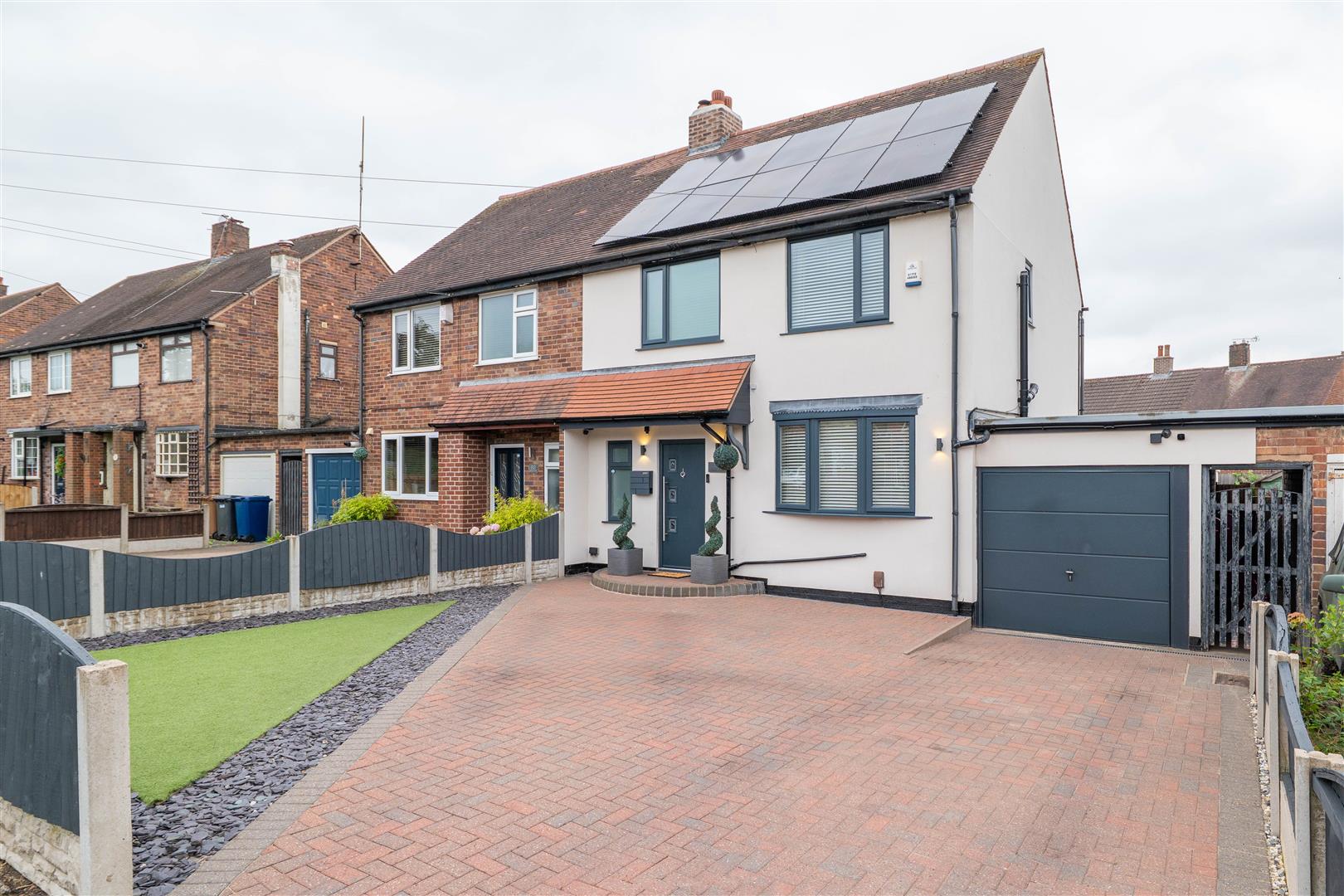 3 bed property in Broadfield Drive, Leyland